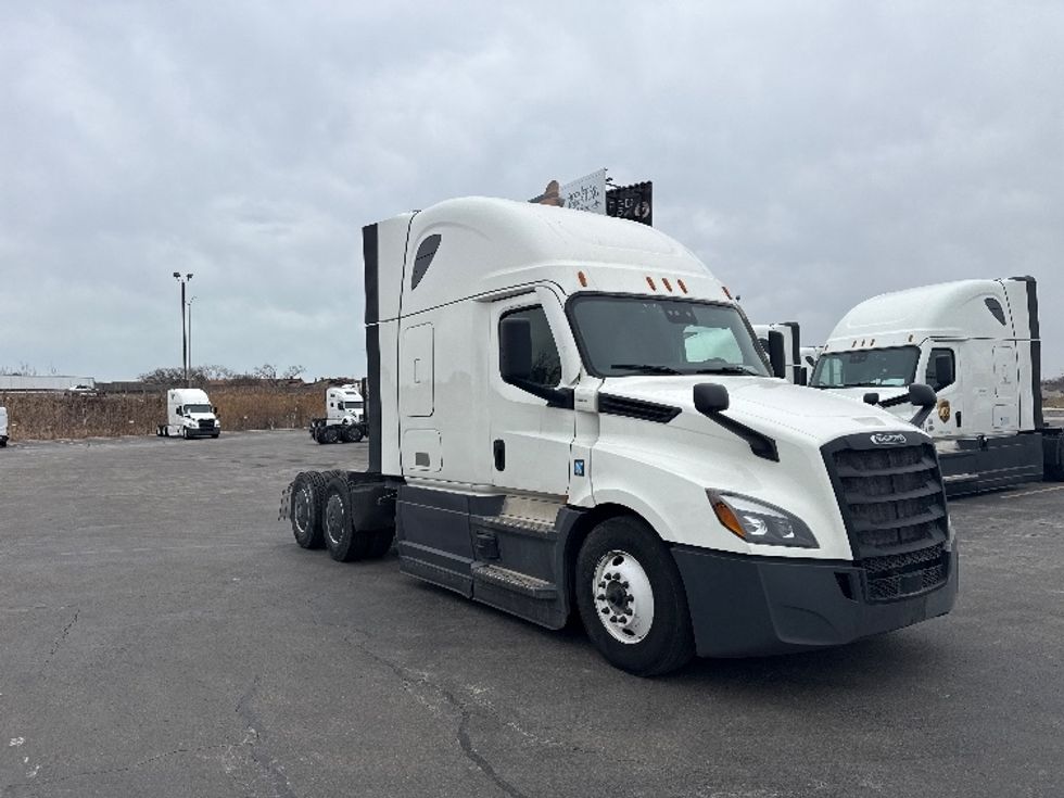 Sleeper Tractor-Heavy Duty Tractors-Freightliner-2023-T12664ST-East Chicago-IN-669,837\n\t\tmiles-$ 54,250 - Image 1