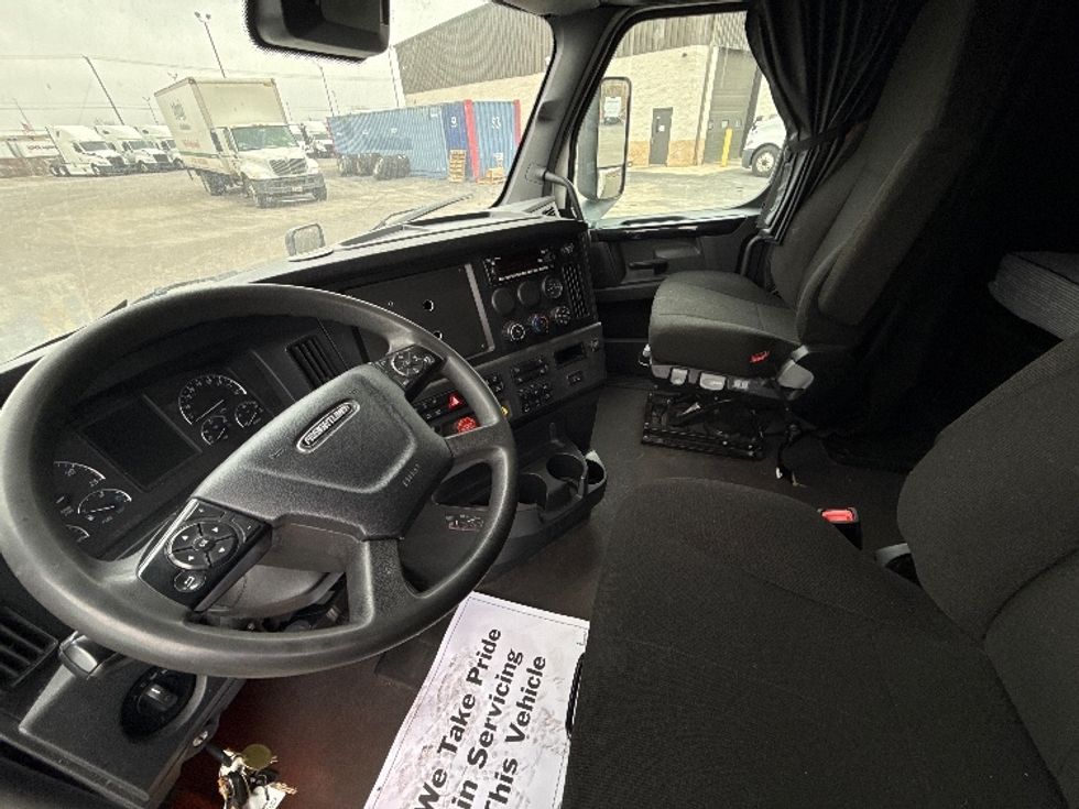 Sleeper Tractor-Heavy Duty Tractors-Freightliner-2023-T12664ST-East Chicago-IN-669,837\n\t\tmiles-$ 54,250 - Image 10