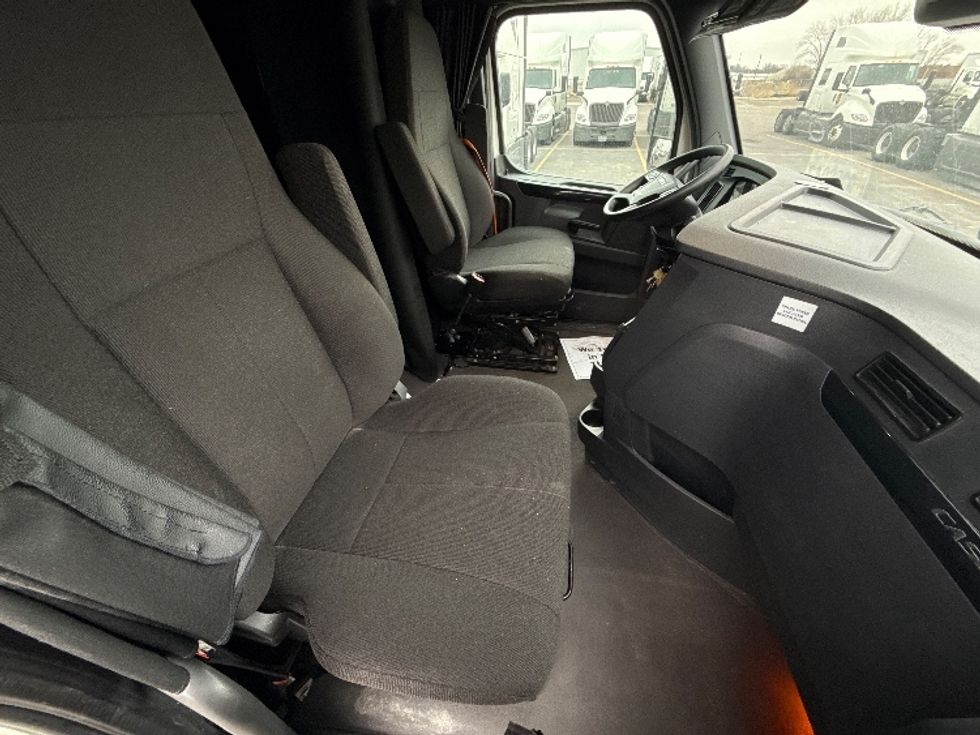 Sleeper Tractor-Heavy Duty Tractors-Freightliner-2023-T12664ST-East Chicago-IN-669,837\n\t\tmiles-$ 54,250 - Image 15