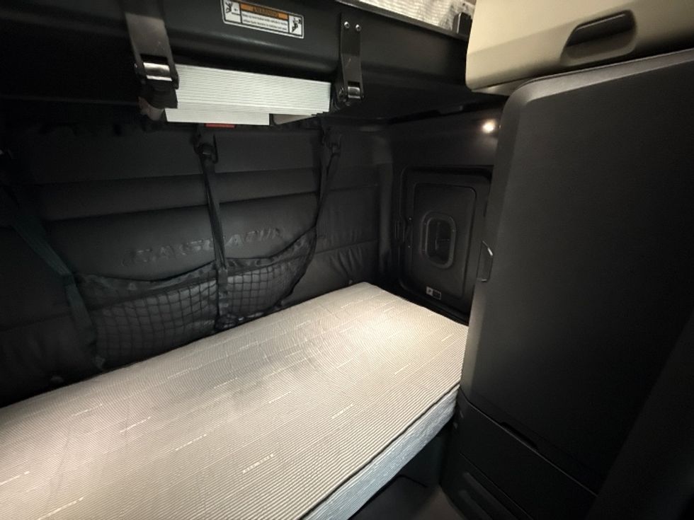 Sleeper Tractor-Heavy Duty Tractors-Freightliner-2023-T12664ST-East Chicago-IN-669,837\n\t\tmiles-$ 54,250 - Image 18