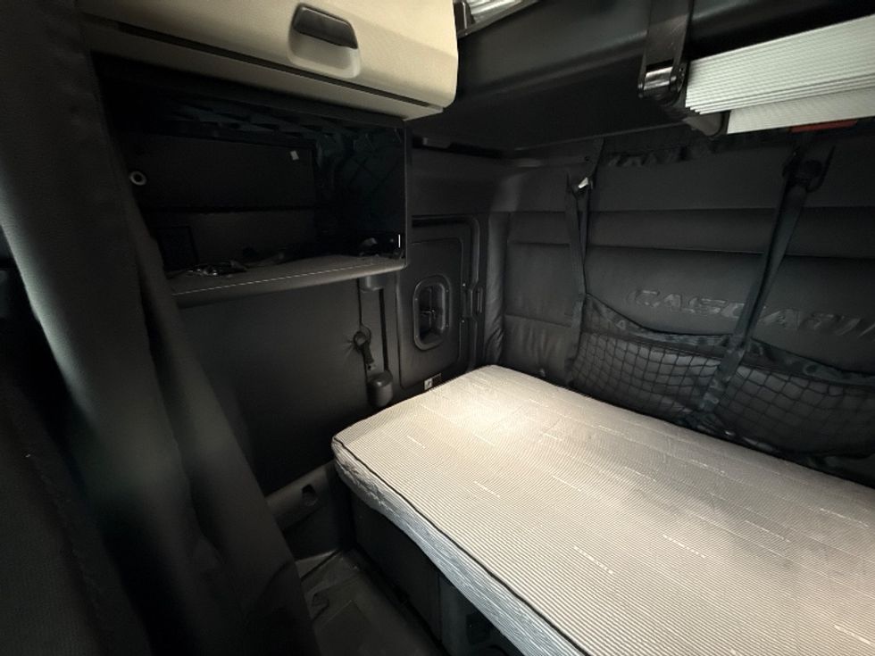 Sleeper Tractor-Heavy Duty Tractors-Freightliner-2023-T12664ST-East Chicago-IN-669,837\n\t\tmiles-$ 54,250 - Image 19