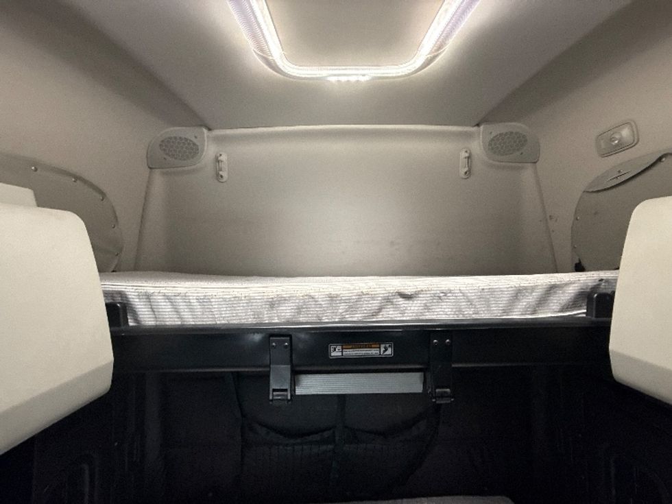 Sleeper Tractor-Heavy Duty Tractors-Freightliner-2023-T12664ST-East Chicago-IN-669,837\n\t\tmiles-$ 54,250 - Image 22