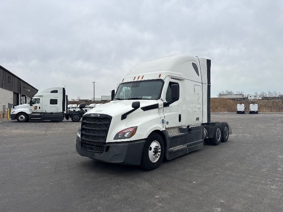 Sleeper Tractor-Heavy Duty Tractors-Freightliner-2023-T12664ST-East Chicago-IN-669,837\n\t\tmiles-$ 54,250 - Image 3