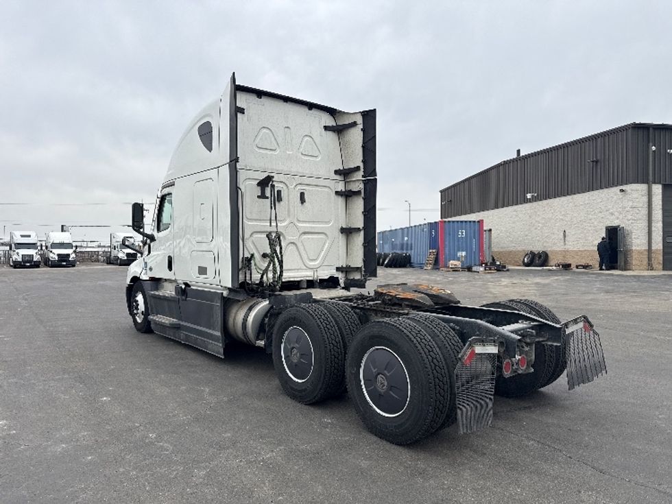 Sleeper Tractor-Heavy Duty Tractors-Freightliner-2023-T12664ST-East Chicago-IN-669,837\n\t\tmiles-$ 54,250 - Image 5