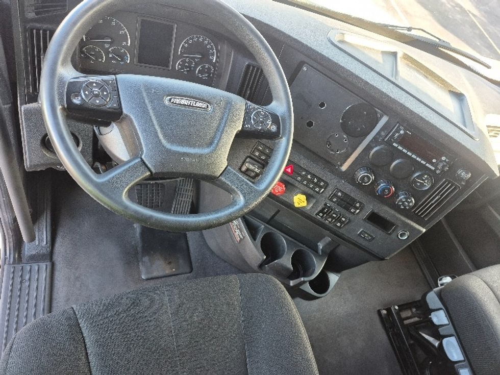 Sleeper Tractor-Heavy Duty Tractors-Freightliner-2023-T12664ST-East Chicago-IN-681,741\n\t\tmiles-$ 50,250 - Image 11