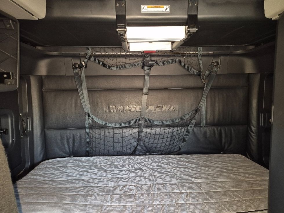 Sleeper Tractor-Heavy Duty Tractors-Freightliner-2023-T12664ST-East Chicago-IN-681,741\n\t\tmiles-$ 50,250 - Image 16