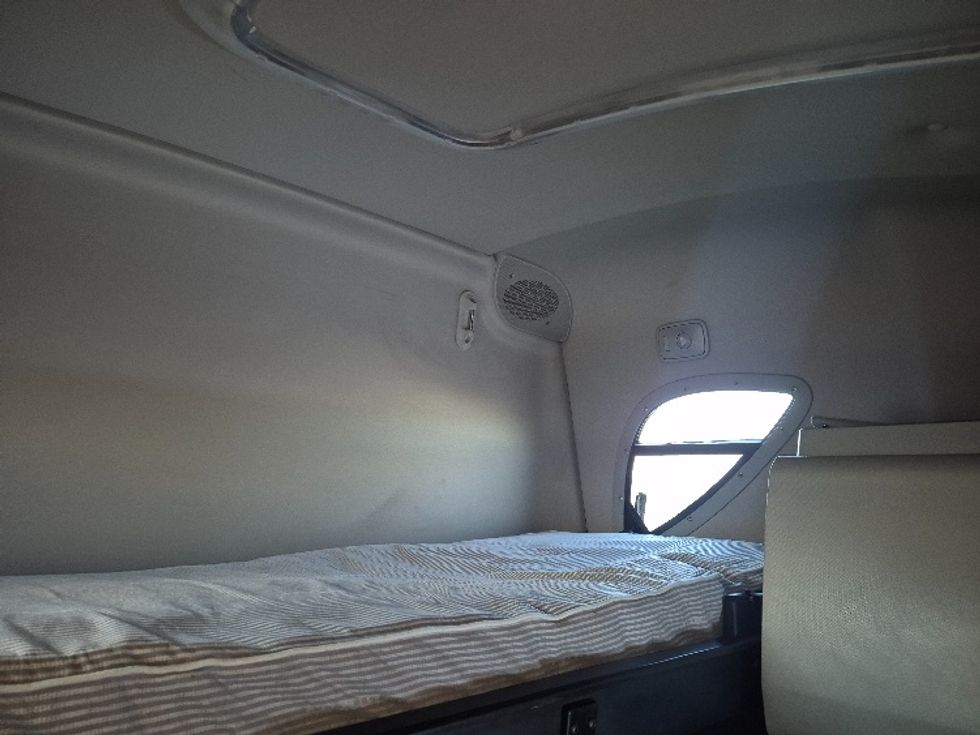 Sleeper Tractor-Heavy Duty Tractors-Freightliner-2023-T12664ST-East Chicago-IN-681,741\n\t\tmiles-$ 50,250 - Image 23