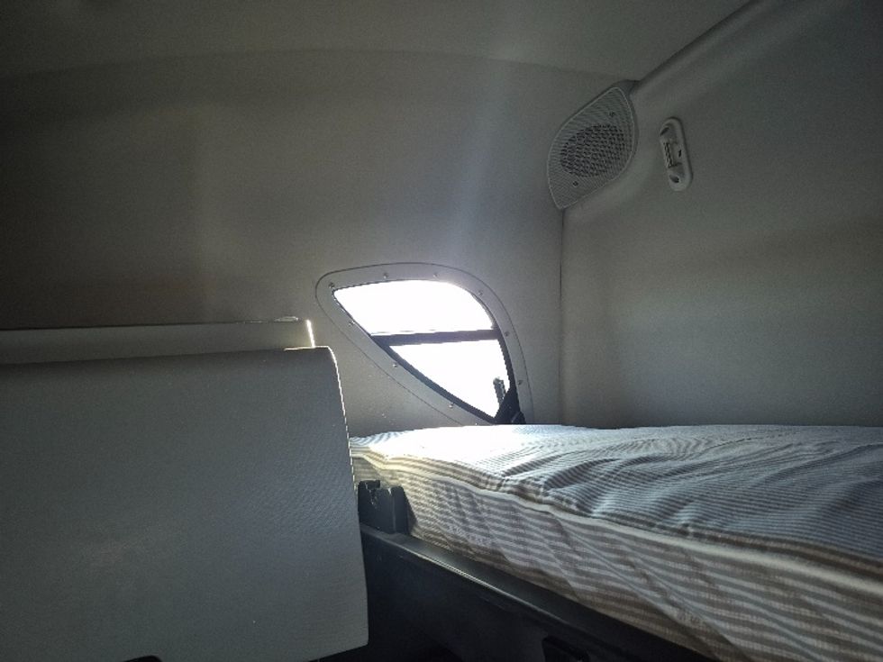 Sleeper Tractor-Heavy Duty Tractors-Freightliner-2023-T12664ST-East Chicago-IN-681,741\n\t\tmiles-$ 50,250 - Image 24