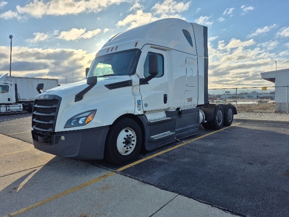 Sleeper Tractor-Heavy Duty Tractors-Freightliner-2023-T12664ST-East Chicago-IN-681,741\n\t\tmiles-$ 50,250 - Image 3
