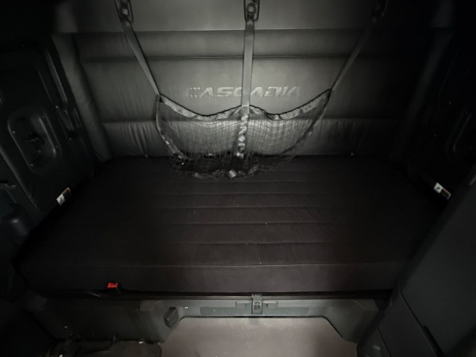 Sleeper Tractor-Heavy Duty Tractors-Freightliner-2023-T12664ST-East Chicago-IN-690,335\n\t\tmiles-$ 52,500 - Image 16