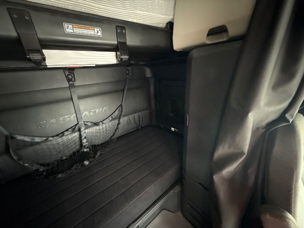 Sleeper Tractor-Heavy Duty Tractors-Freightliner-2023-T12664ST-East Chicago-IN-690,335\n\t\tmiles-$ 52,500 - Image 18