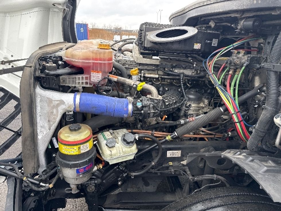 Sleeper Tractor-Heavy Duty Tractors-Freightliner-2023-T12664ST-East Chicago-IN-690,335\n\t\tmiles-$ 52,500 - Image 21