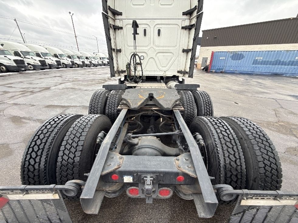 Sleeper Tractor-Heavy Duty Tractors-Freightliner-2023-T12664ST-East Chicago-IN-690,335\n\t\tmiles-$ 52,500 - Image 6