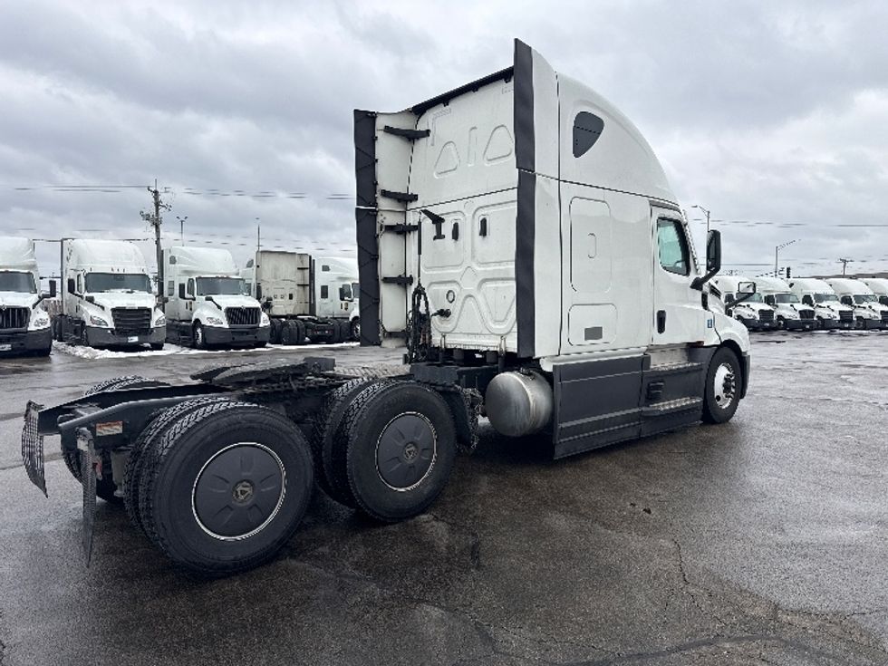 Sleeper Tractor-Heavy Duty Tractors-Freightliner-2023-T12664ST-East Chicago-IN-690,335\n\t\tmiles-$ 52,500 - Image 7