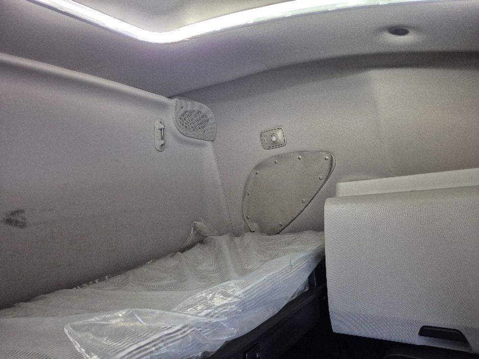 Sleeper Tractor-Heavy Duty Tractors-Freightliner-2023-T12664ST-East Chicago-IN-732,937\n\t\tmiles-$ 48,500 - Image 23