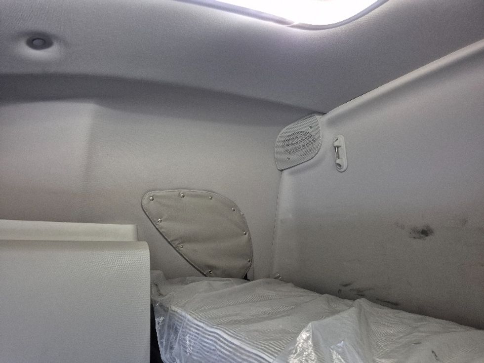 Sleeper Tractor-Heavy Duty Tractors-Freightliner-2023-T12664ST-East Chicago-IN-732,937\n\t\tmiles-$ 48,500 - Image 24