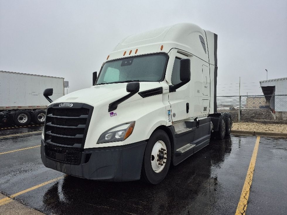 Sleeper Tractor-Heavy Duty Tractors-Freightliner-2023-T12664ST-East Chicago-IN-732,937\n\t\tmiles-$ 48,500 - Image 3