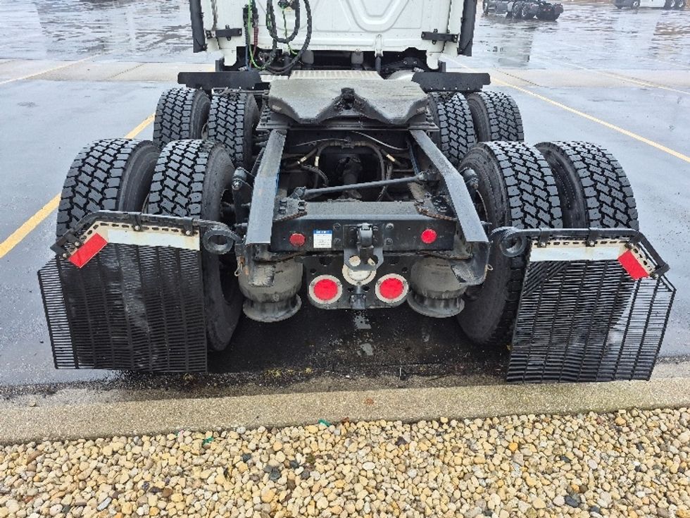 Sleeper Tractor-Heavy Duty Tractors-Freightliner-2023-T12664ST-East Chicago-IN-732,937\n\t\tmiles-$ 48,500 - Image 6