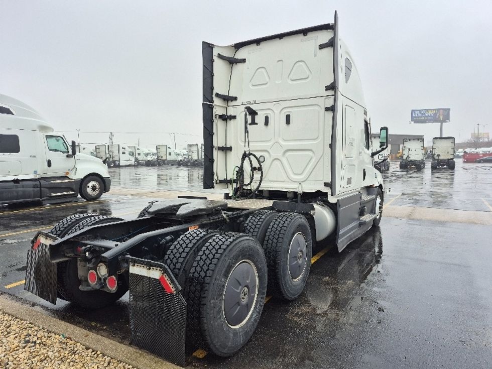 Sleeper Tractor-Heavy Duty Tractors-Freightliner-2023-T12664ST-East Chicago-IN-732,937\n\t\tmiles-$ 48,500 - Image 7