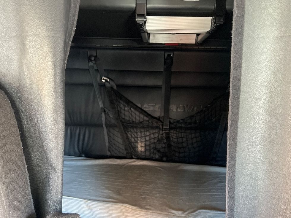 Sleeper Tractor-Heavy Duty Tractors-Freightliner-2023-T12664ST-Edison-NJ-604,073\n\t\tmiles-$ 61,000 - Image 15