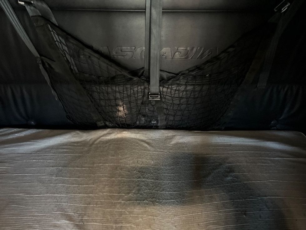 Sleeper Tractor-Heavy Duty Tractors-Freightliner-2023-T12664ST-Edison-NJ-604,073\n\t\tmiles-$ 61,000 - Image 16