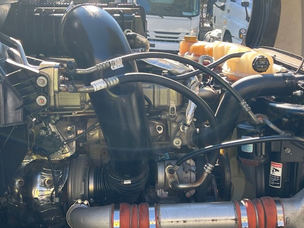 Sleeper Tractor-Heavy Duty Tractors-Freightliner-2023-T12664ST-Edison-NJ-604,073\n\t\tmiles-$ 61,000 - Image 19