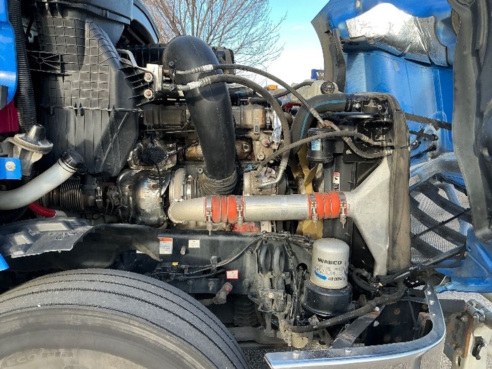 Sleeper Tractor-Heavy Duty Tractors-Freightliner-2023-T12664ST-Edmonton-AB-834,386\n\t\tkm-$ 94,000 - Image 20