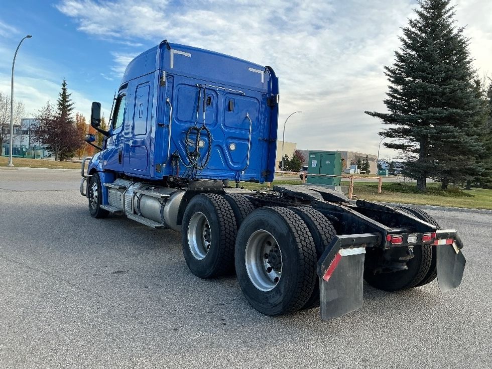 Sleeper Tractor-Heavy Duty Tractors-Freightliner-2023-T12664ST-Edmonton-AB-834,386\n\t\tkm-$ 94,000 - Image 5