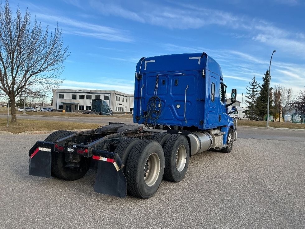Sleeper Tractor-Heavy Duty Tractors-Freightliner-2023-T12664ST-Edmonton-AB-834,386\n\t\tkm-$ 94,000 - Image 7