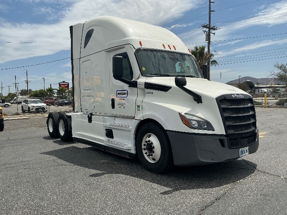 Sleeper Tractor-Heavy Duty Tractors-Freightliner-2023-T12664ST-Fontana-CA-481,477\n\t\tmiles-$ 79,000 - Image 1
