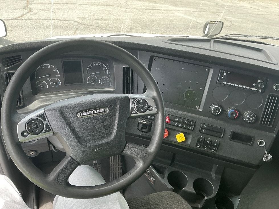 Sleeper Tractor-Heavy Duty Tractors-Freightliner-2023-T12664ST-Fontana-CA-481,477\n\t\tmiles-$ 79,000 - Image 11