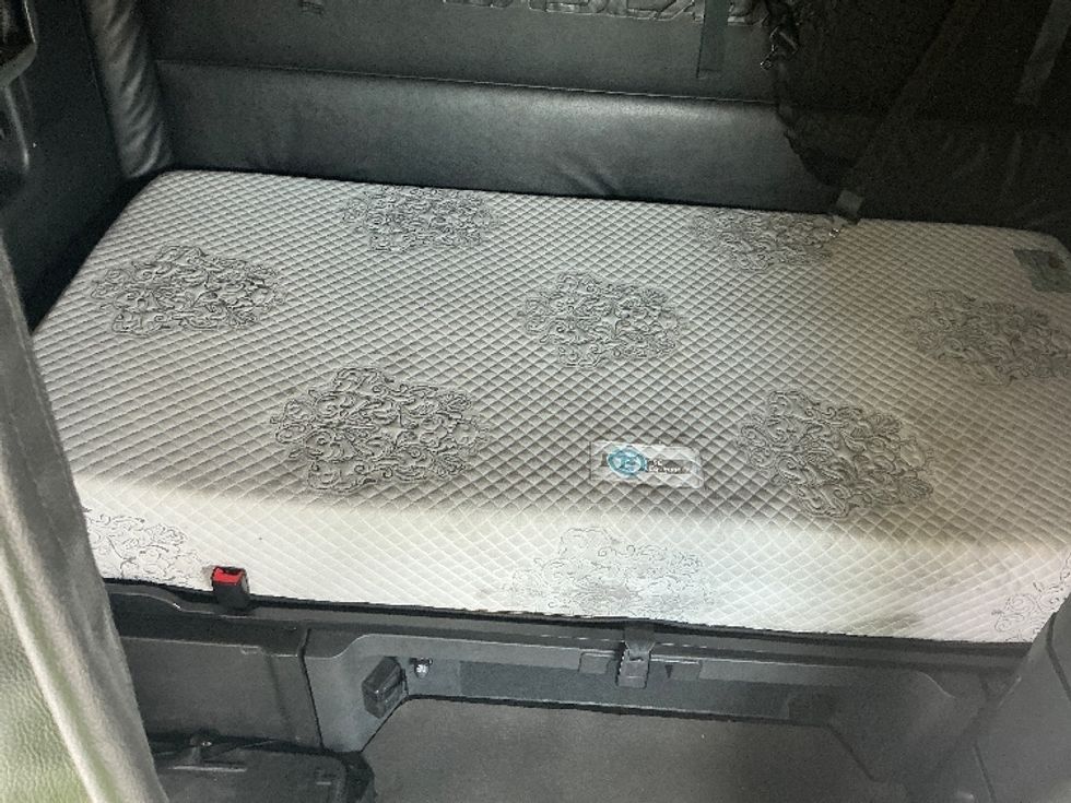 Sleeper Tractor-Heavy Duty Tractors-Freightliner-2023-T12664ST-Fontana-CA-481,477\n\t\tmiles-$ 79,000 - Image 17