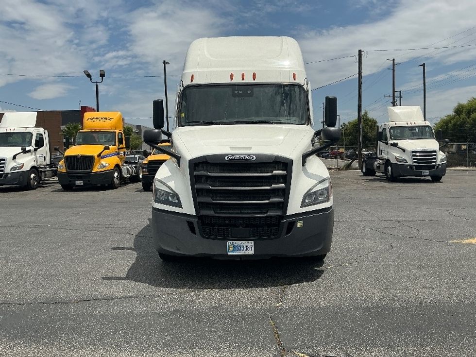 Sleeper Tractor-Heavy Duty Tractors-Freightliner-2023-T12664ST-Fontana-CA-481,477\n\t\tmiles-$ 79,000 - Image 2