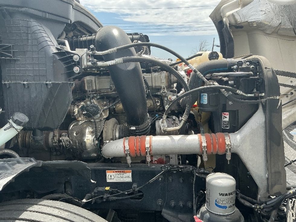 Sleeper Tractor-Heavy Duty Tractors-Freightliner-2023-T12664ST-Fontana-CA-481,477\n\t\tmiles-$ 79,000 - Image 20