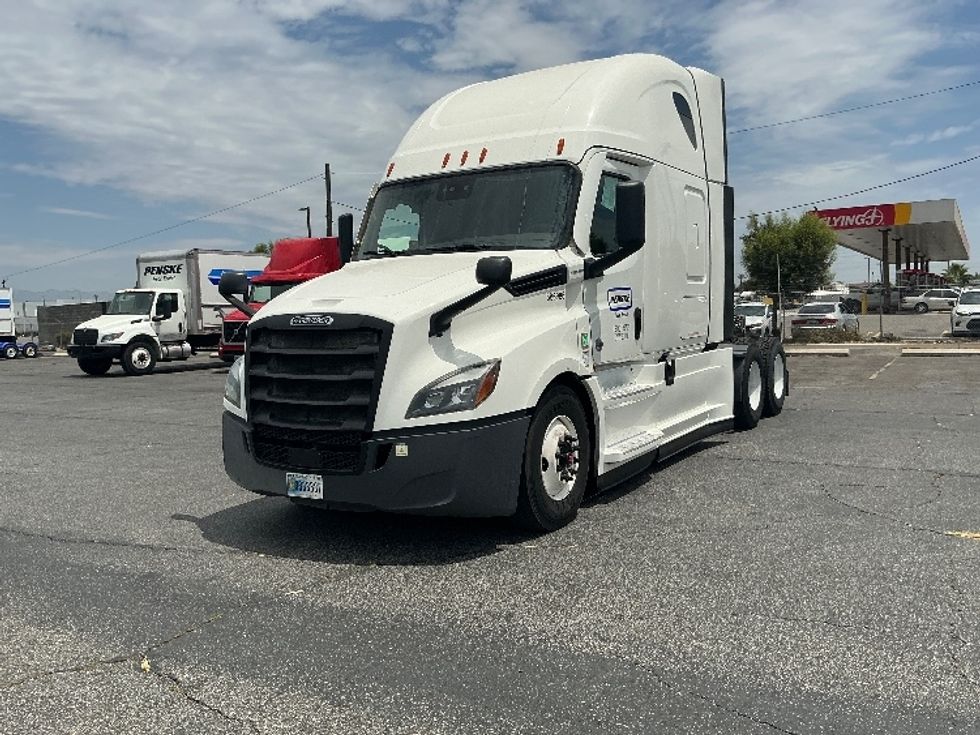 Sleeper Tractor-Heavy Duty Tractors-Freightliner-2023-T12664ST-Fontana-CA-481,477\n\t\tmiles-$ 79,000 - Image 3