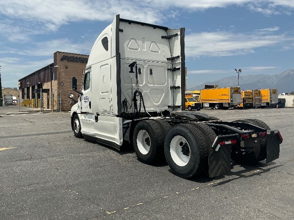 Sleeper Tractor-Heavy Duty Tractors-Freightliner-2023-T12664ST-Fontana-CA-481,477\n\t\tmiles-$ 79,000 - Image 5