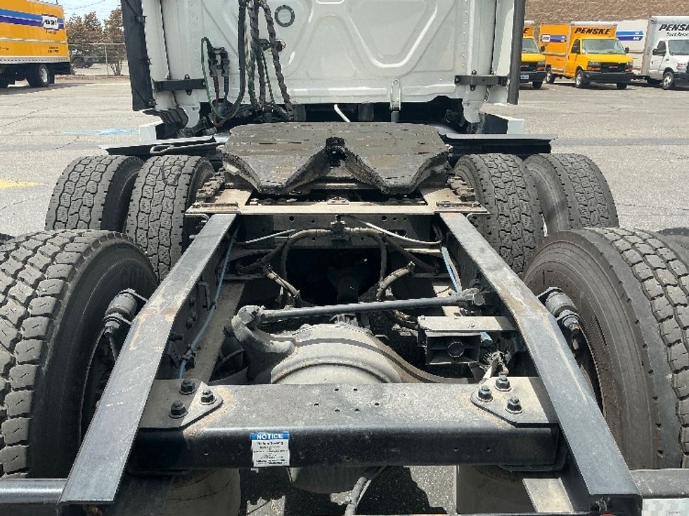 Sleeper Tractor-Heavy Duty Tractors-Freightliner-2023-T12664ST-Fontana-CA-481,477\n\t\tmiles-$ 79,000 - Image 6