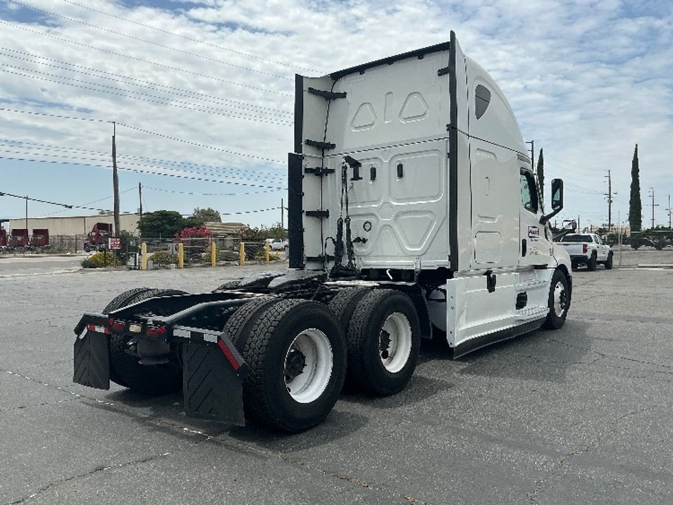 Sleeper Tractor-Heavy Duty Tractors-Freightliner-2023-T12664ST-Fontana-CA-481,477\n\t\tmiles-$ 79,000 - Image 7