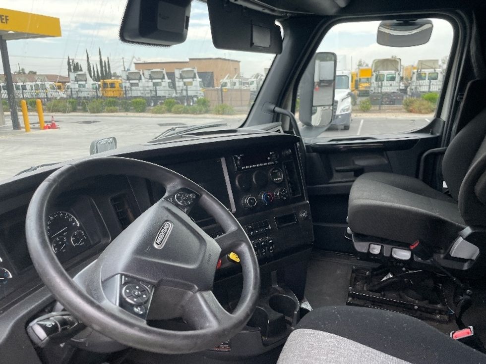 Sleeper Tractor-Heavy Duty Tractors-Freightliner-2023-T12664ST-Fontana-CA-538,905\n\t\tmiles-$ 86,000 - Image 10