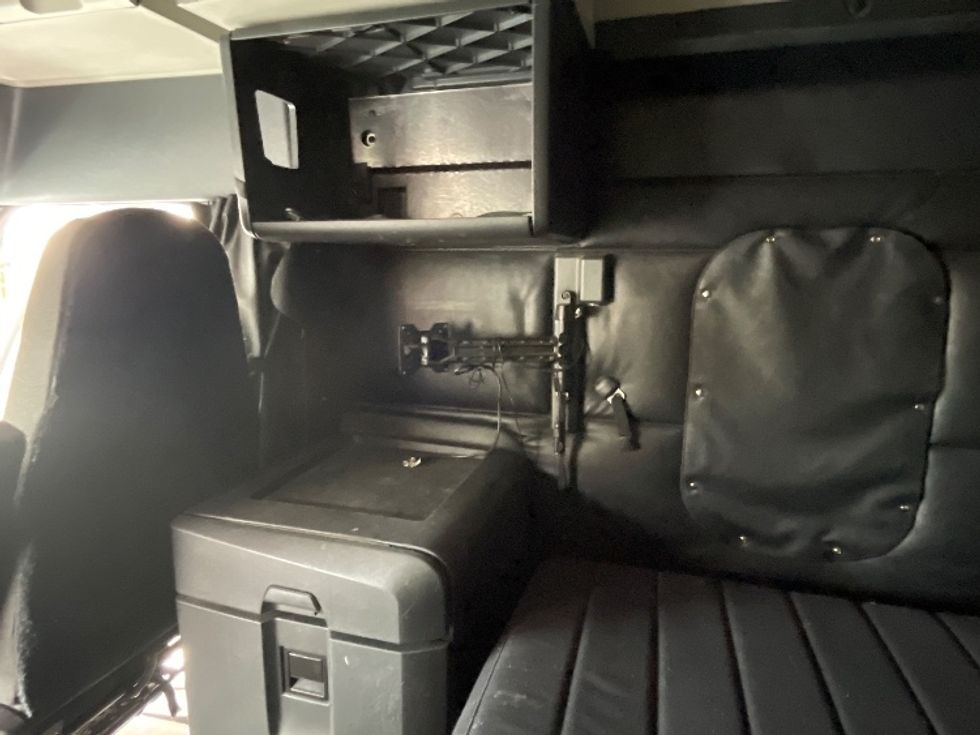 Sleeper Tractor-Heavy Duty Tractors-Freightliner-2023-T12664ST-Fontana-CA-538,905\n\t\tmiles-$ 86,000 - Image 19