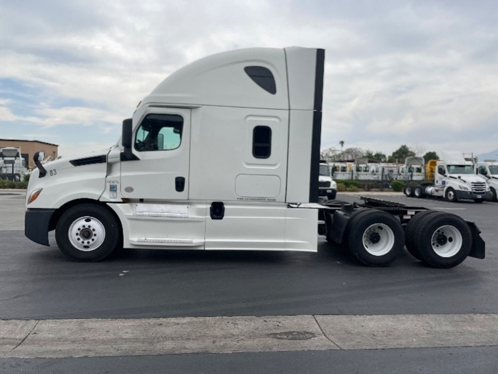 Sleeper Tractor-Heavy Duty Tractors-Freightliner-2023-T12664ST-Fontana-CA-538,905\n\t\tmiles-$ 86,000 - Image 4