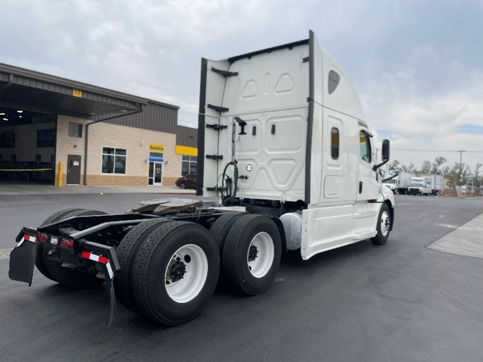 Sleeper Tractor-Heavy Duty Tractors-Freightliner-2023-T12664ST-Fontana-CA-538,905\n\t\tmiles-$ 86,000 - Image 7