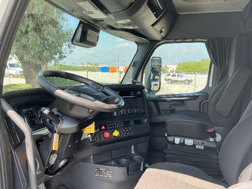 Sleeper Tractor-Heavy Duty Tractors-Freightliner-2023-T12664ST-Fontana-CA-568,572\n\t\tmiles-$ 79,000 - Image 10