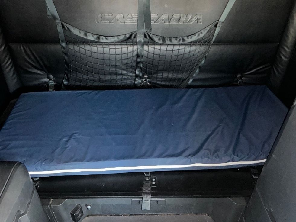 Sleeper Tractor-Heavy Duty Tractors-Freightliner-2023-T12664ST-Fontana-CA-568,572\n\t\tmiles-$ 79,000 - Image 17