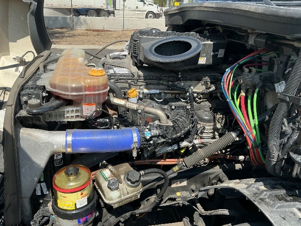 Sleeper Tractor-Heavy Duty Tractors-Freightliner-2023-T12664ST-Fontana-CA-568,572\n\t\tmiles-$ 79,000 - Image 21