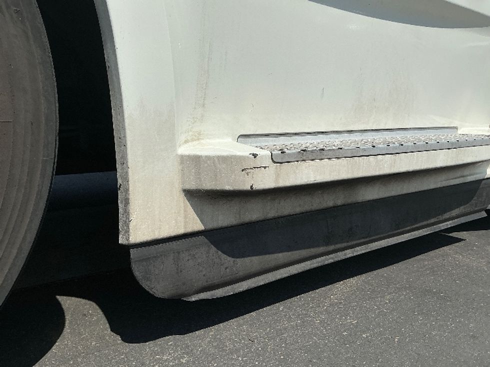 Sleeper Tractor-Heavy Duty Tractors-Freightliner-2023-T12664ST-Fontana-CA-568,572\n\t\tmiles-$ 79,000 - Image 25