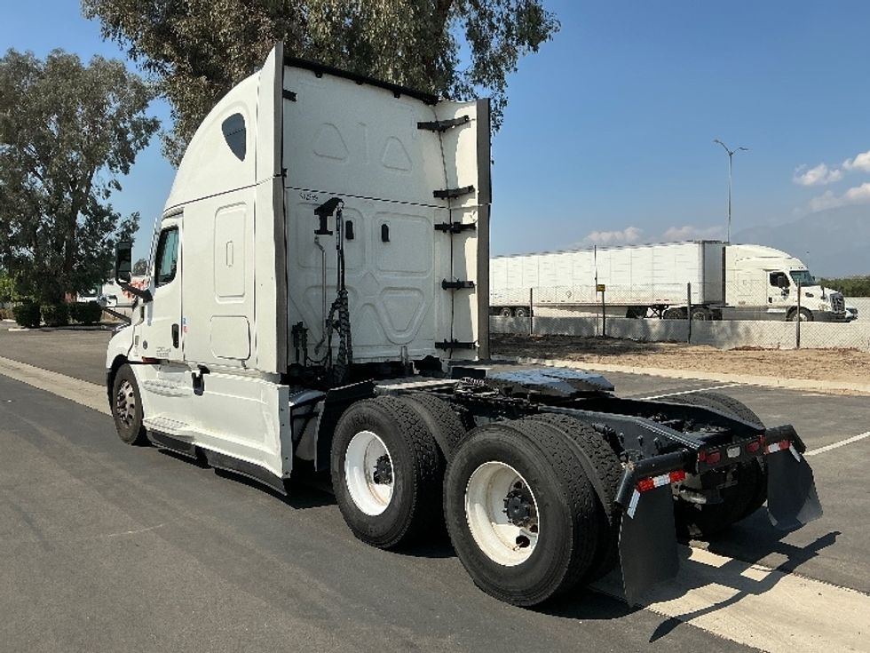 Sleeper Tractor-Heavy Duty Tractors-Freightliner-2023-T12664ST-Fontana-CA-568,572\n\t\tmiles-$ 79,000 - Image 5