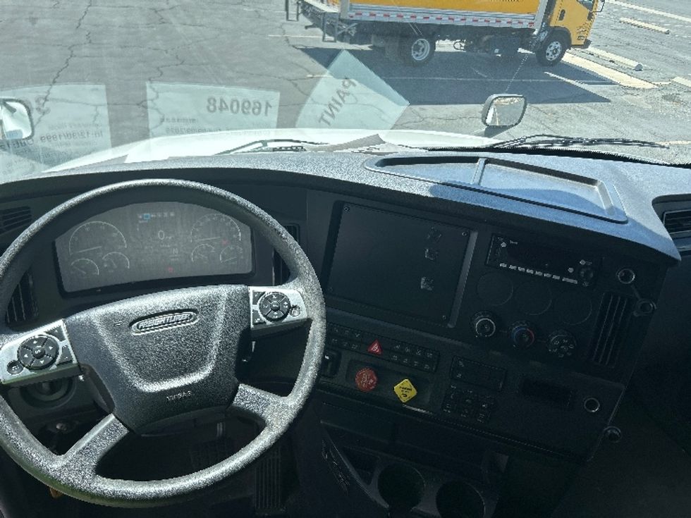 Sleeper Tractor-Heavy Duty Tractors-Freightliner-2023-T12664ST-Fontana-CA-586,682\n\t\tmiles-$ 78,000 - Image 11