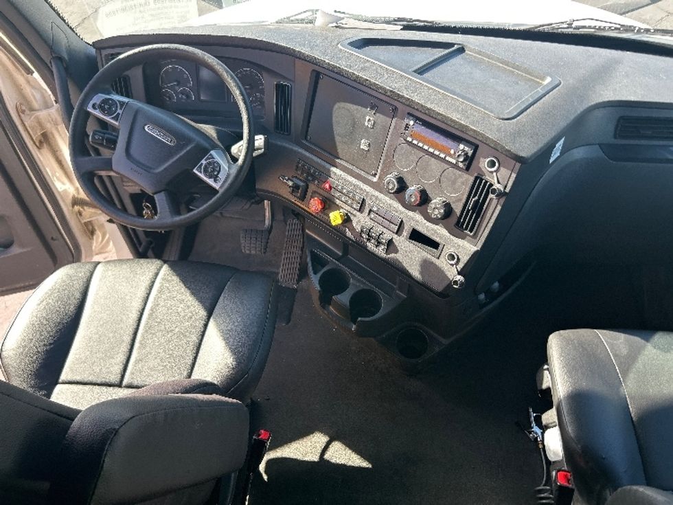 Sleeper Tractor-Heavy Duty Tractors-Freightliner-2023-T12664ST-Fontana-CA-586,682\n\t\tmiles-$ 78,000 - Image 12