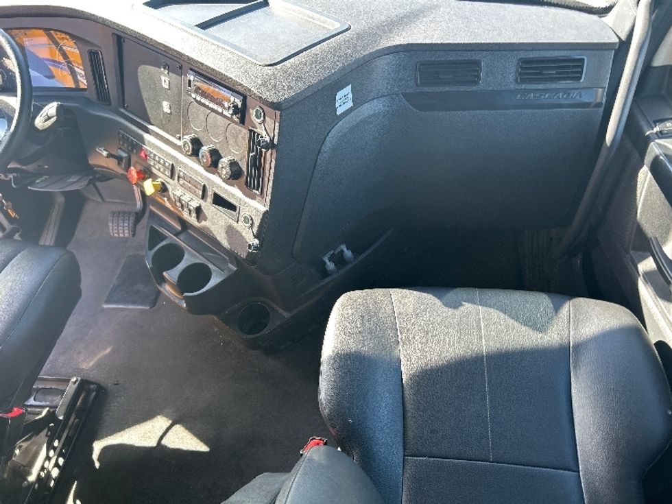 Sleeper Tractor-Heavy Duty Tractors-Freightliner-2023-T12664ST-Fontana-CA-586,682\n\t\tmiles-$ 78,000 - Image 14